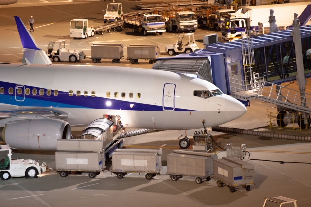 飛行機、空港