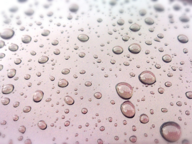 ガラスの雨滴、水滴