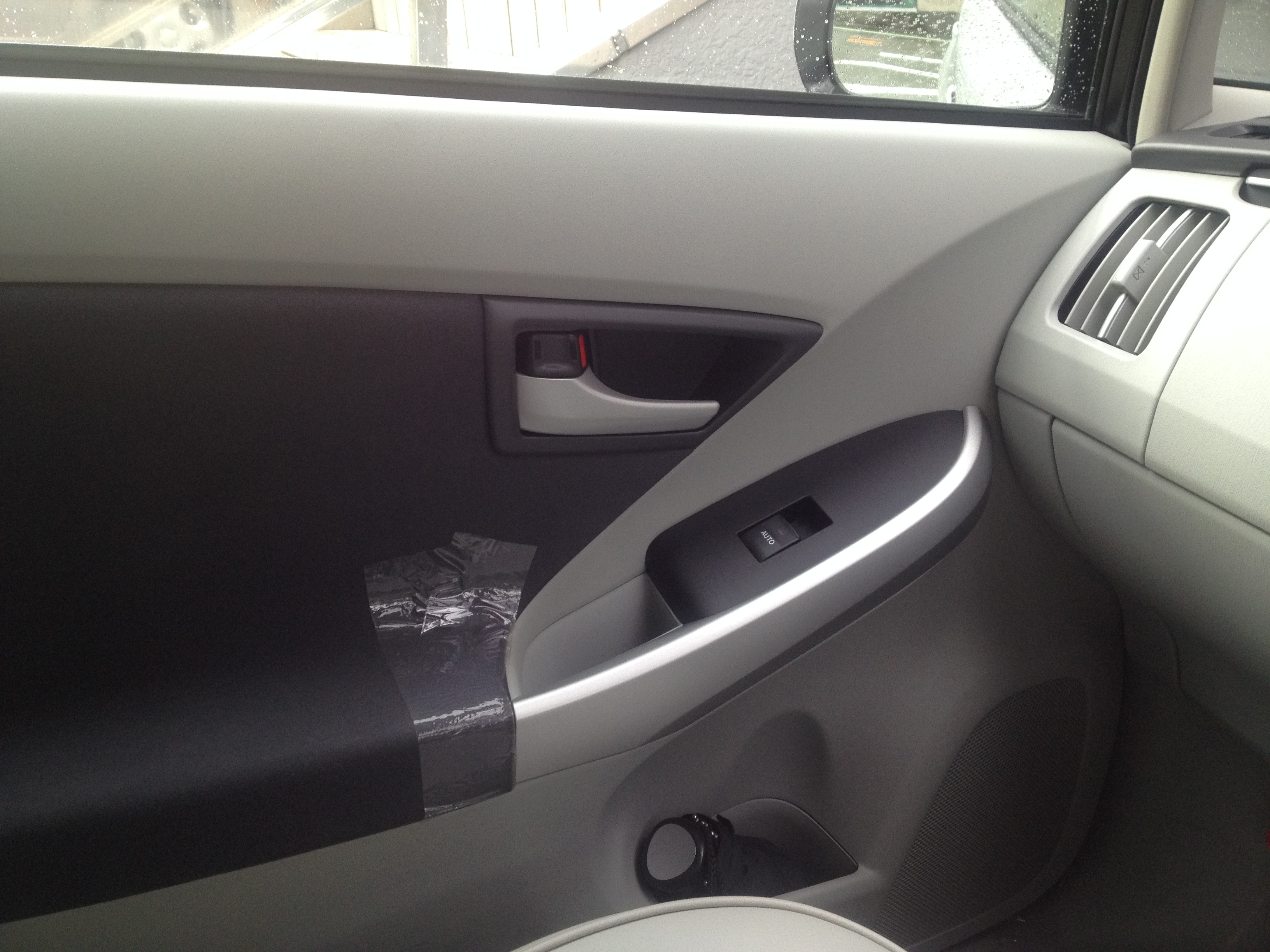 日本車の安っぽいダッシュボード 内装 内張りの材質 素材の雑感