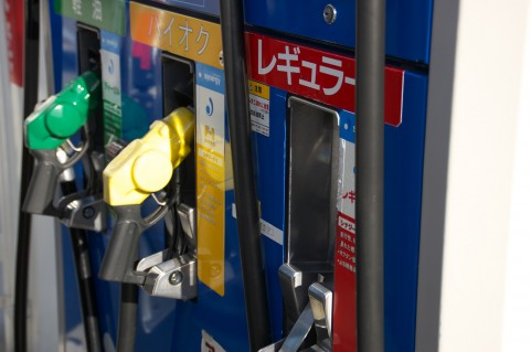 ガソリン価格とペットボトル入りミネラルウォーターの価格の違い