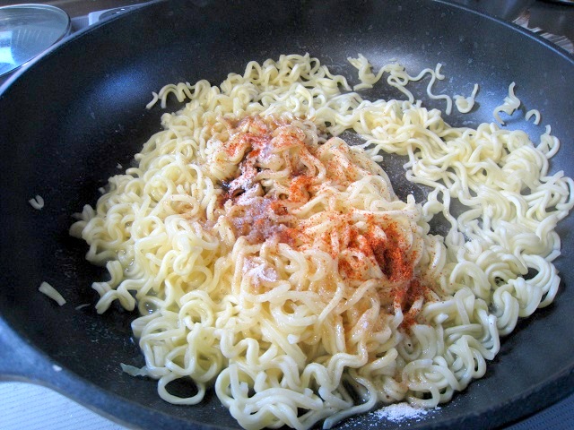インドミー・ミーゴレンの美味しい作り方/How to cook a delicious Indomie mi goreng.
