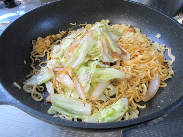 インドミー・ミーゴレンの美味しい作り方/How to cook a delicious Indomie mi goreng.